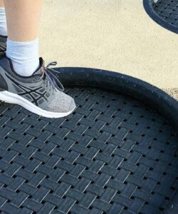 Alternative view of Trampolín Infantil "Playground Loop"