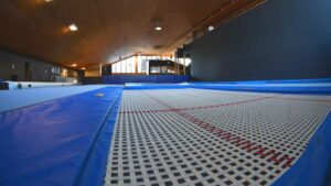 Alternative view of Eurotramp Ground Trampoline Grand Master Indoor – Cama 4×4 mm + barras cosidas + acolchados azules (set completo)