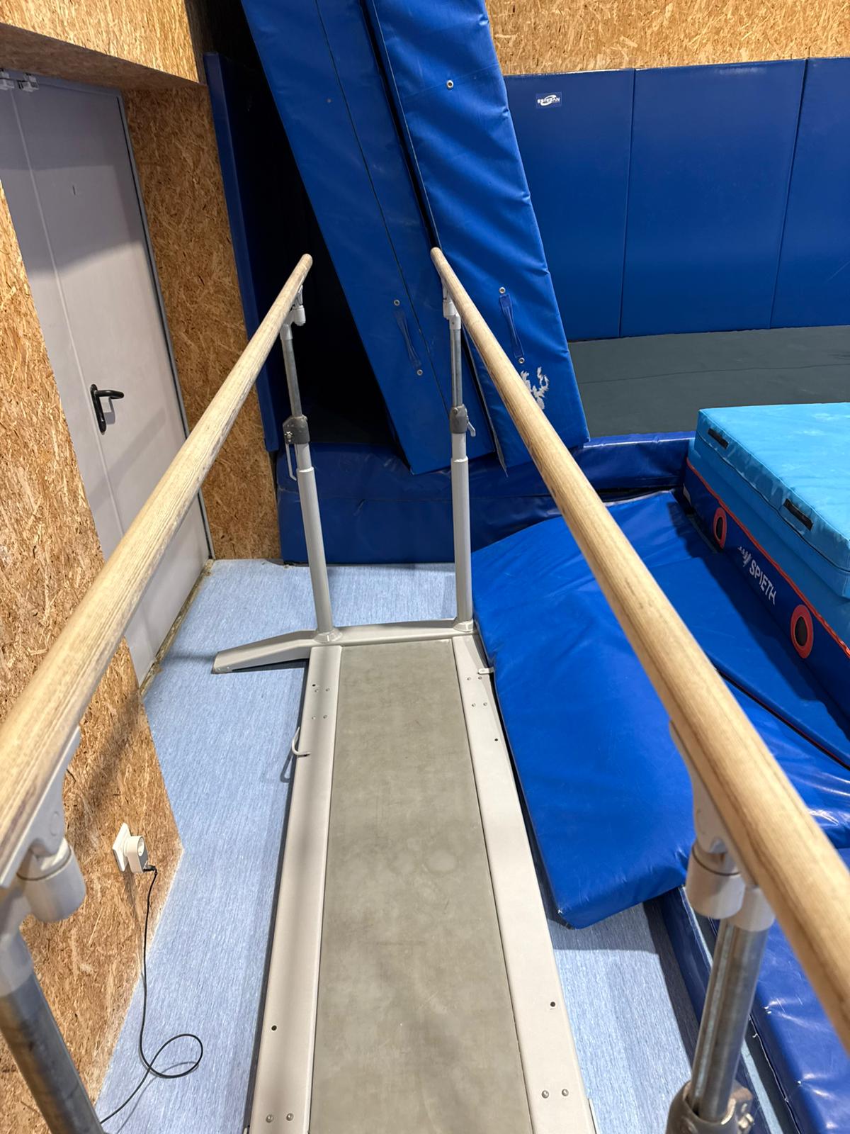 Alternative view of Paralelas SPIETH “Senior” – Producto de ocasión