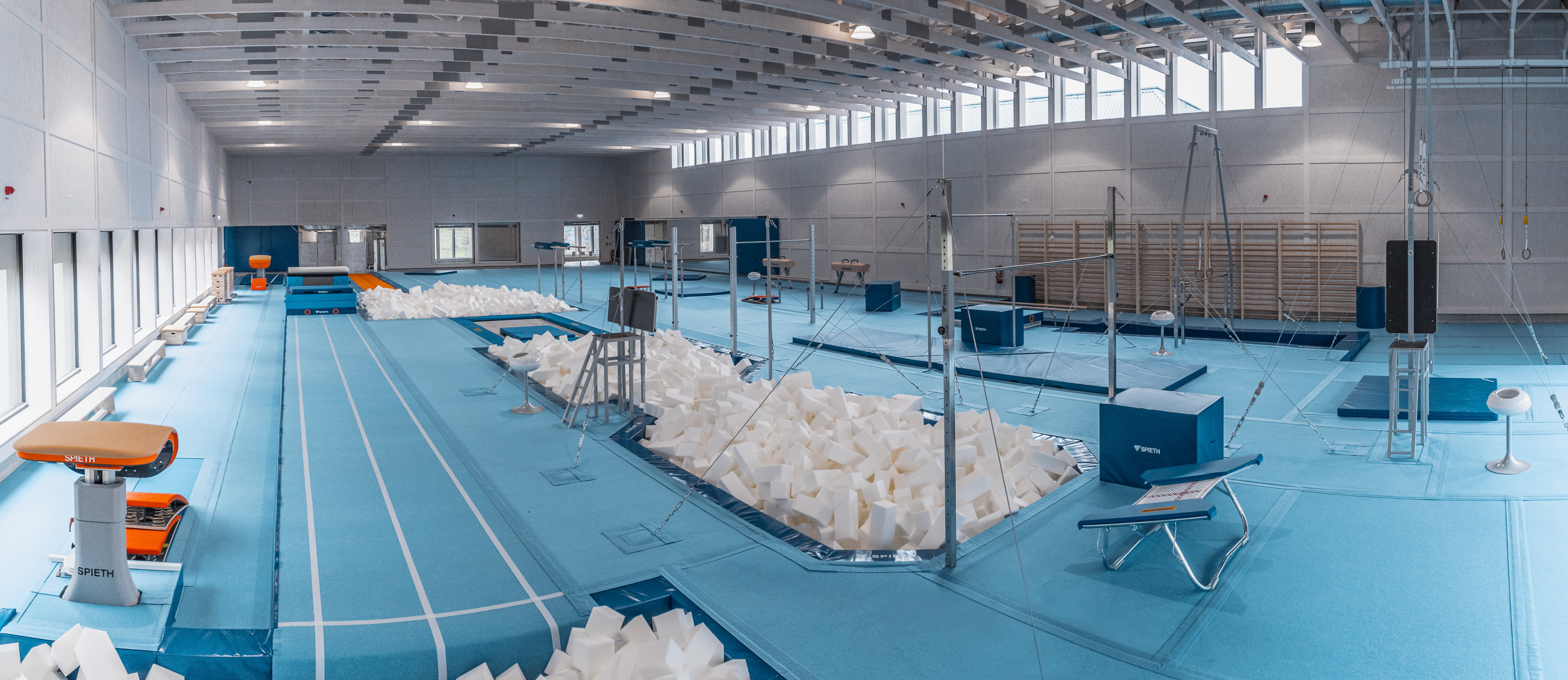 Sala de gimnasia artística equipada por SPIETH