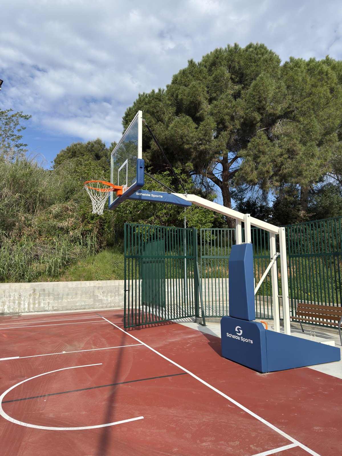 Canastas Schelde Sports EasySAM 225 instaladas en Cova Solera, Rubí